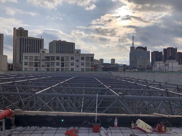 铁力云南昆明联勤保障部队65070工程-军体训练馆网架