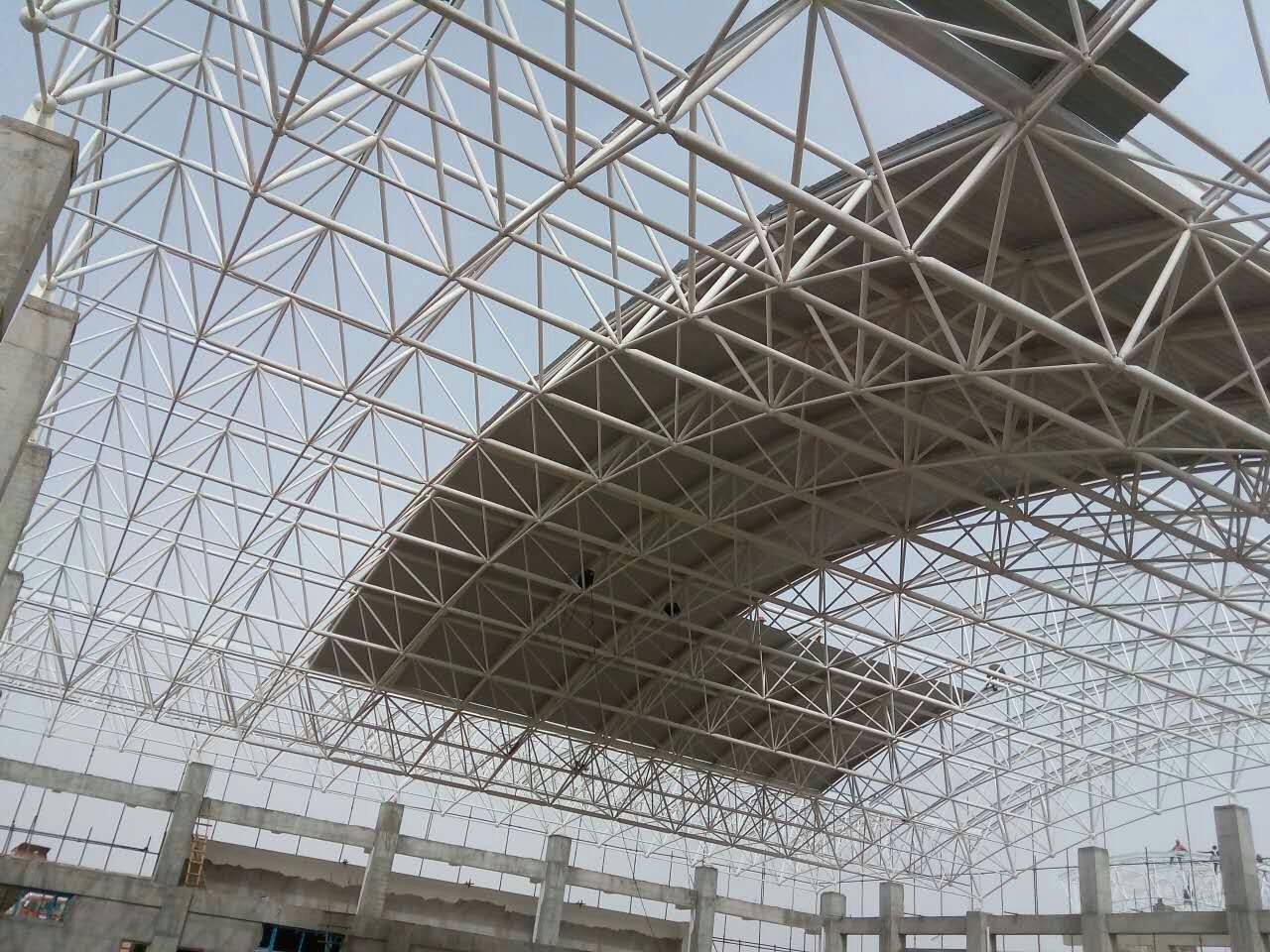 铁力青岛一汽网架
